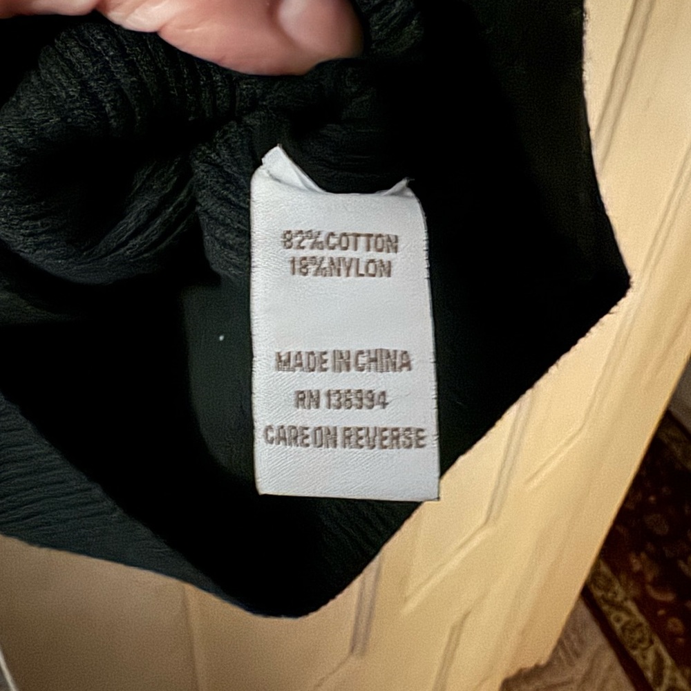 Sleevless Sweater - image 3